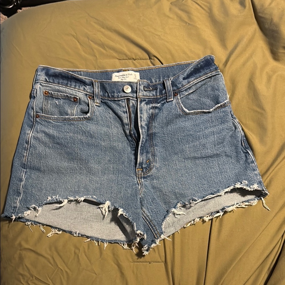 Abercrombie & Fitch The 4” Mom Short High Rise